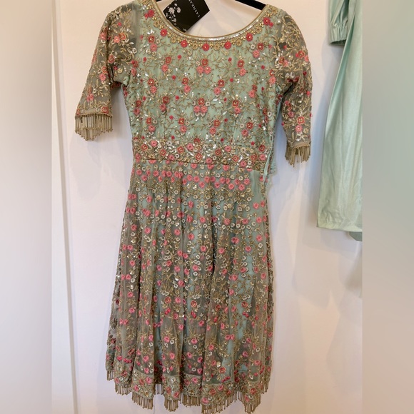 Size small Indian style salwar with tight shiny pants. - Picture 1 of 3